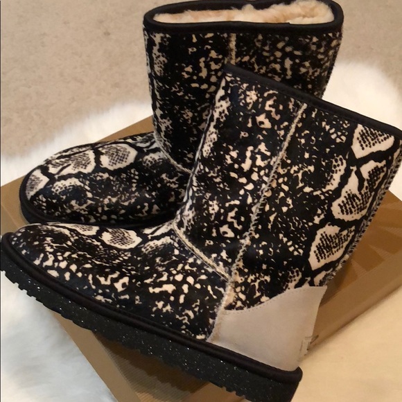 UGG Shoes - RARE🖤NWB UGG cream calf hair sparkly sole sz 8